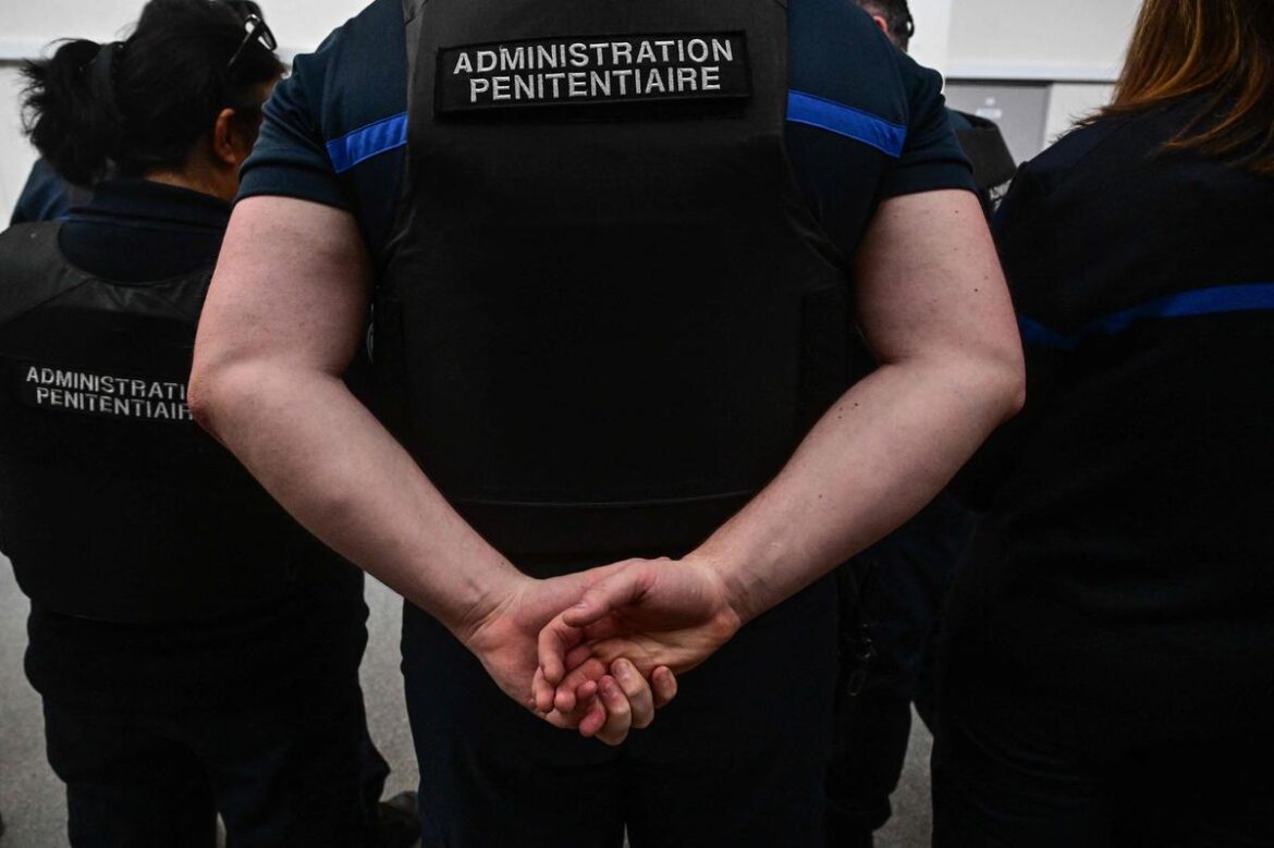 Opérations policières : arrestation de vingt individus dans le cadre d’enquêtes sur les attaques pénitentiaires