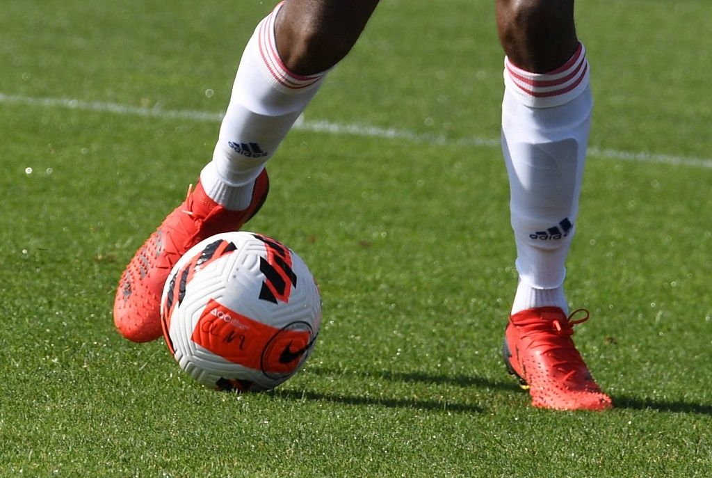 Royaume-Uni : interdiction des femmes transgenres dans les compétitions féminines de football