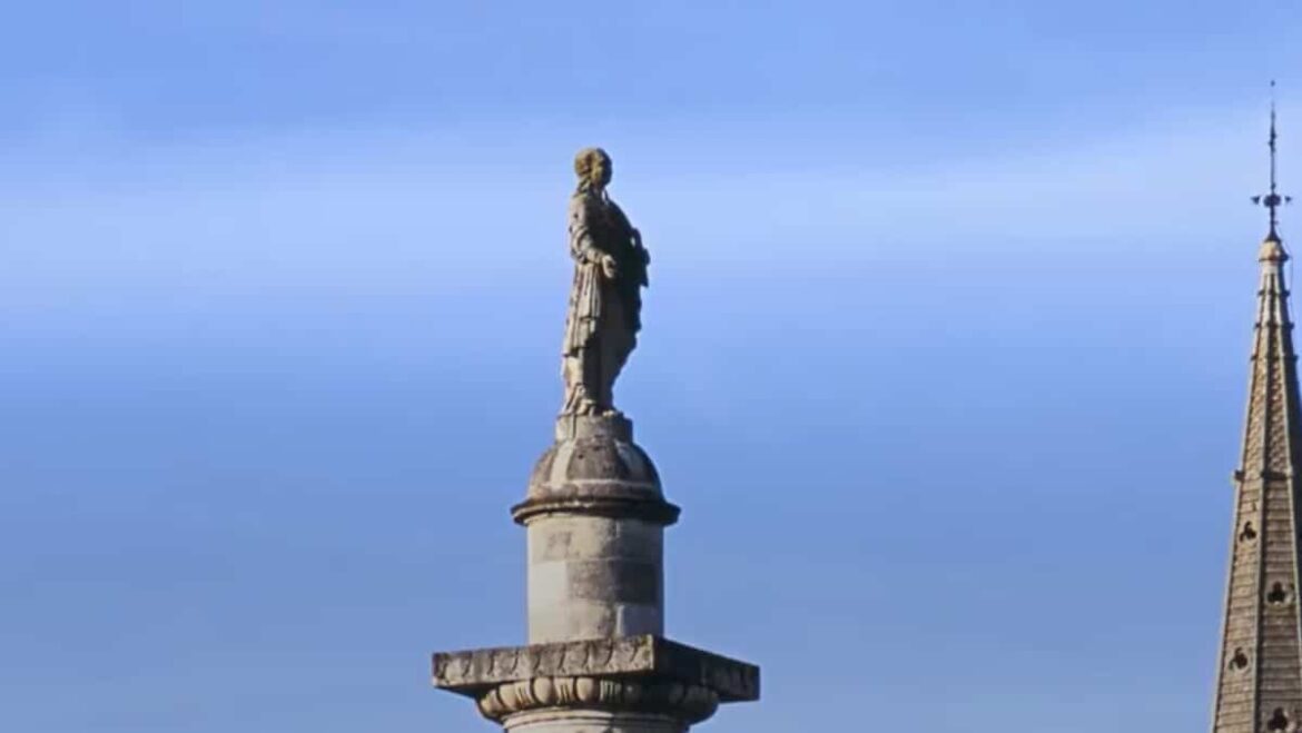 Disparition temporaire de la statue de Louis XVI à Nantes : Une polémique royale