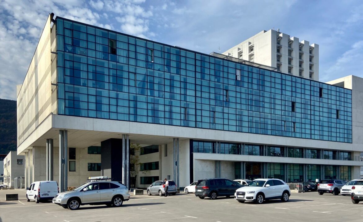 Mystérieuses émanations toxiques au CHU de Grenoble : un employé porte plainte