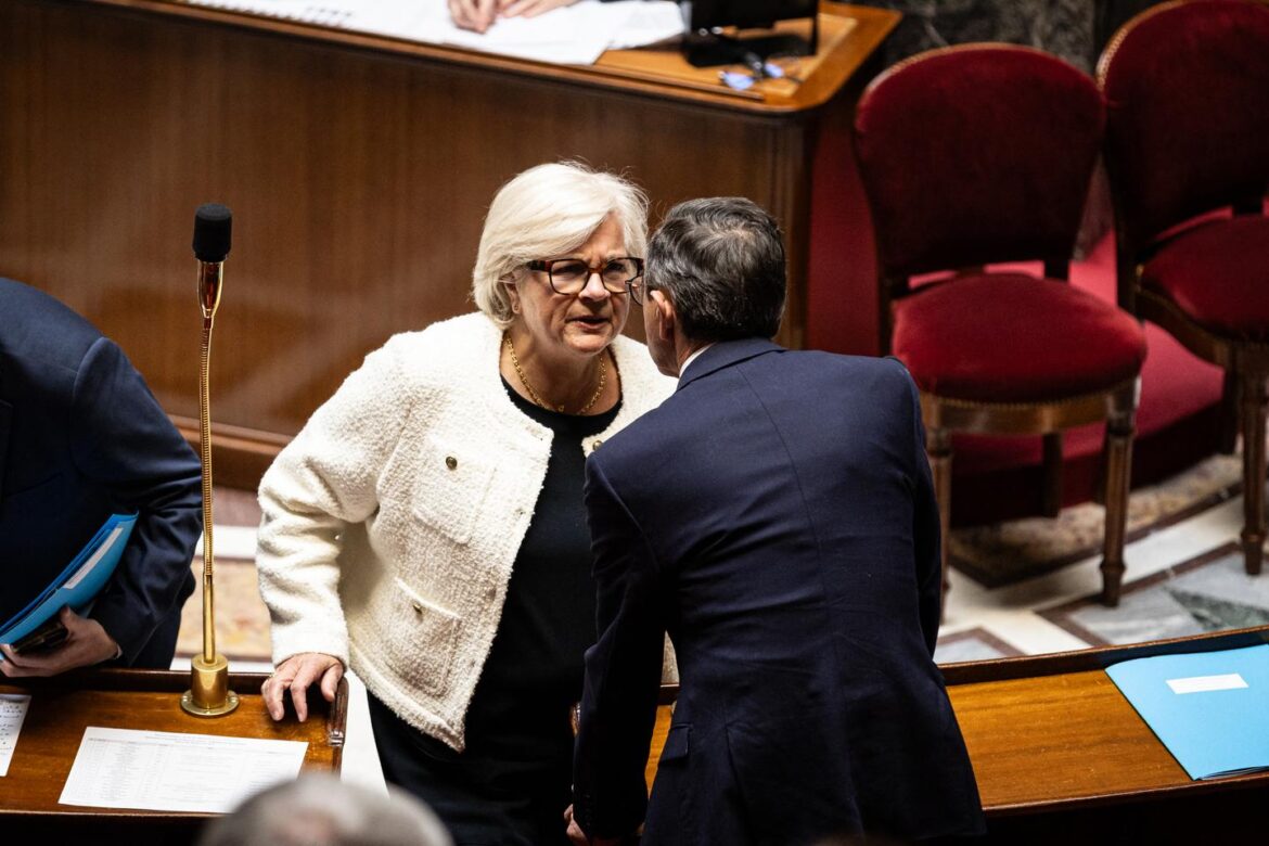 Équilibre entre encadrement et liberté : le gouvernement ajuste la loi sur l’aide à mourir