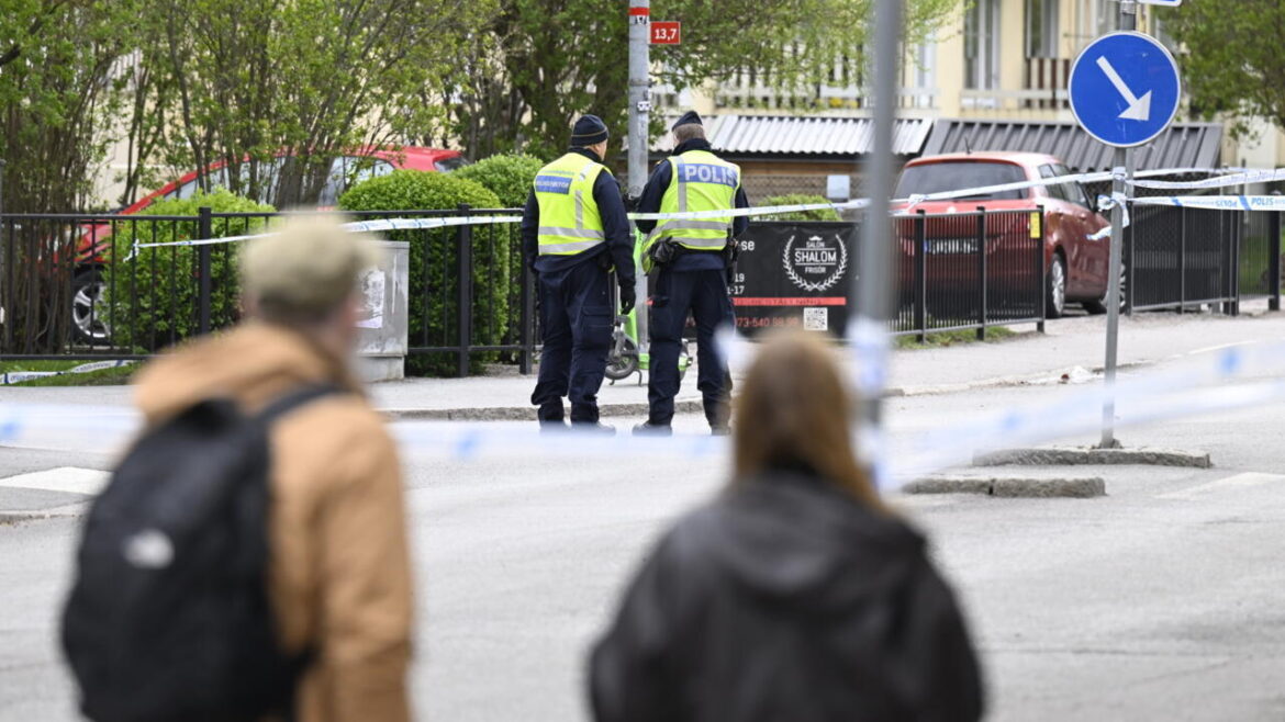 Fusillade mortelle dans le centre d’Uppsala : trois victimes et un suspect en cavale