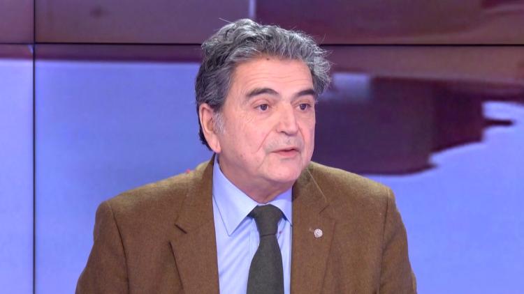 Titre : L’Algérie reçoit 250.000 visas par an, retour à la normale selon Pierre Lellouche