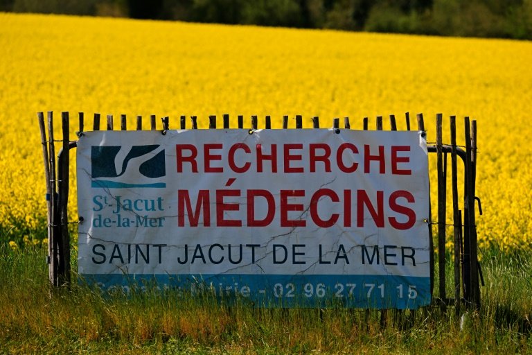 Déserts médicaux : le gouvernement promet des mesures concrètes en avril