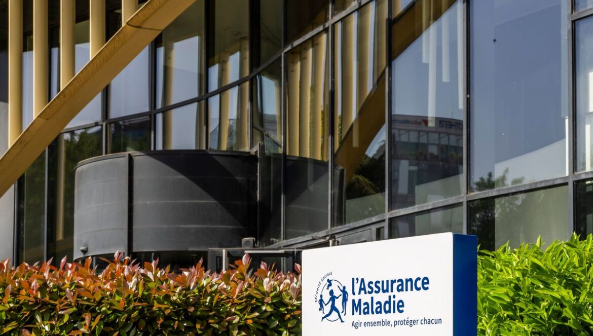 Contrôle renforcé des retraites versées à l’étranger nécessaire selon la Cour des comptes