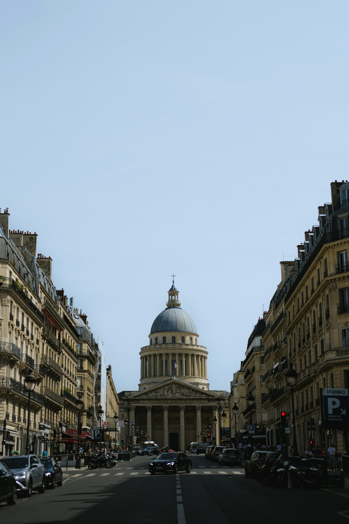 Une adolescente de 17 ans met fin à ses jours en sautant du Panthéon