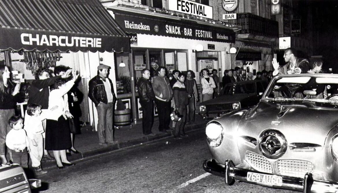 Découvrez la Photo du Week-End des Archives : Déchiffrez Son Histoire Mystérieuse !
