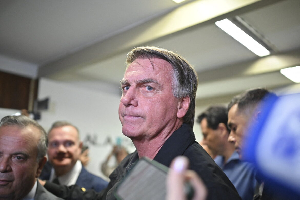 Jair Bolsonaro Juge pour Tentative de Coup d’État au Brésil
