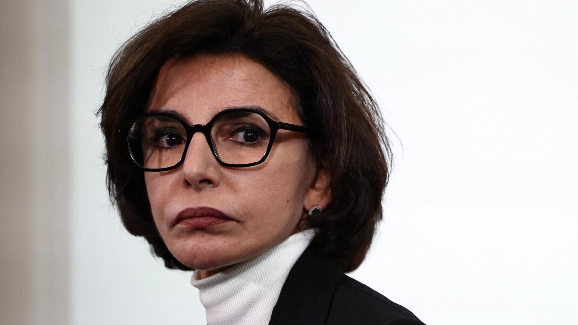 Rachida Dati doit régulariser son patrimoine si des bijoux d’une valeur totale de 420 000 euros ont été effectivement omis dans sa déclaration, a affirmé ce dimanche Sophie Primas, porte-parole du gouvernement. La ministre de la Culture prévoit de porter plainte pour diffamation.