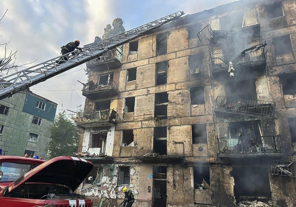 Un tir de missile russe cause douze morts dans la ville natale du président Zelensky