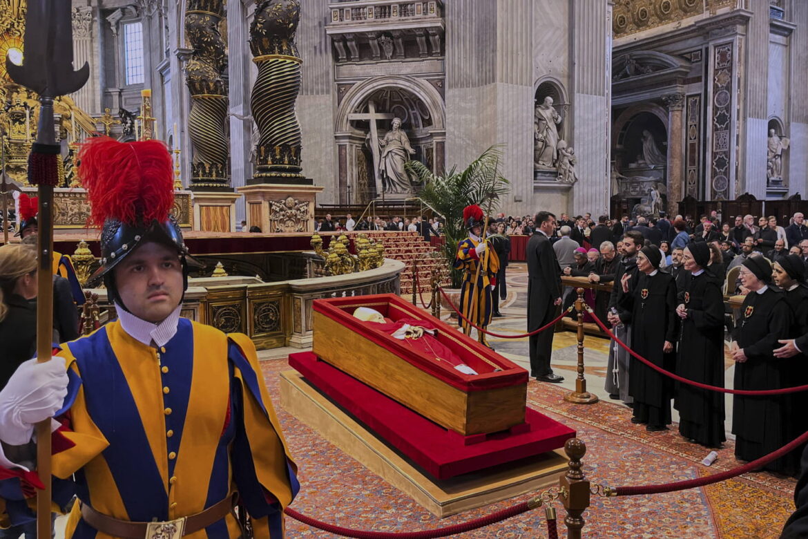 Les funérailles d’un pontife influent : Une cérémonie diplomatique concise