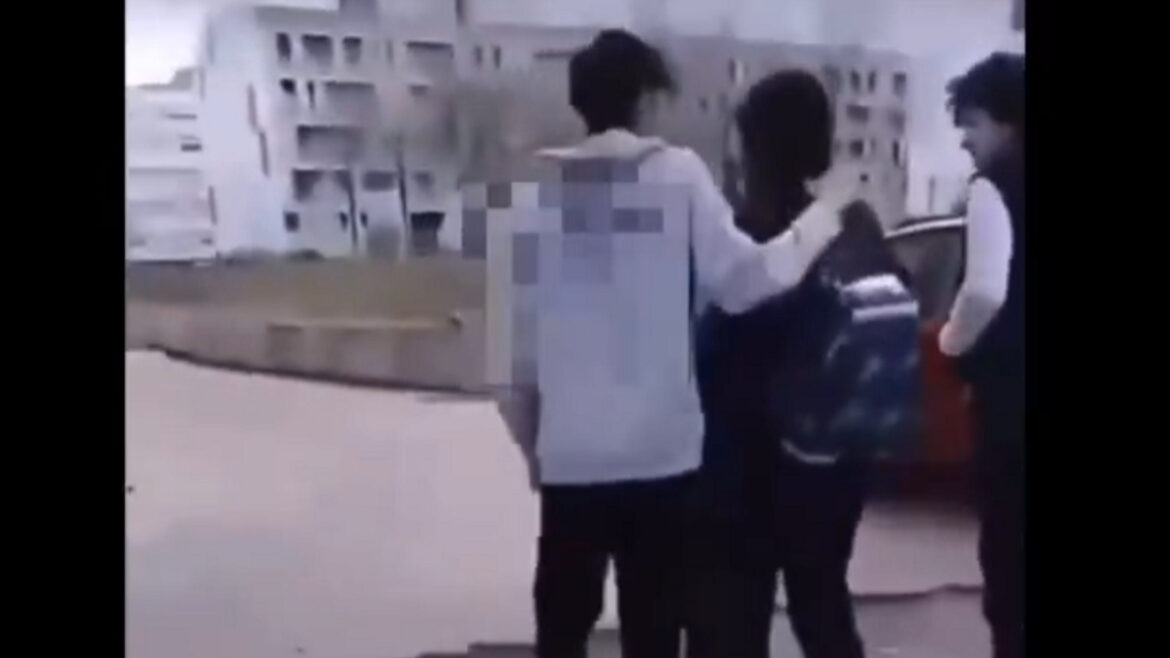 Titre : Un élève victime de harcèlement raciste et physique au collège de Vénissieux