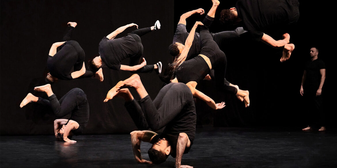 Groupe acrobatique de Tanger : Une danse spectaculaire mêlant tradition et modernité