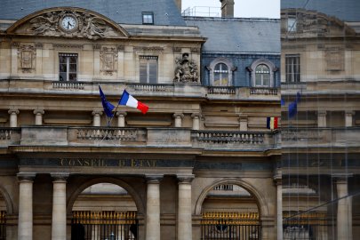 Le Conseil d’État ordonne au gouvernement de couvrir les frais de transport des demandeurs d’asile