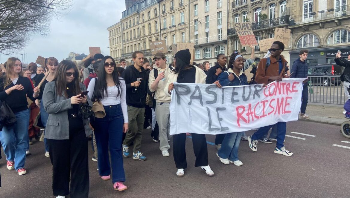 Manifestations à Rouen : Un Étudiant Africain Admis Dans un Master Sélectif Après Accusation de Racisme
