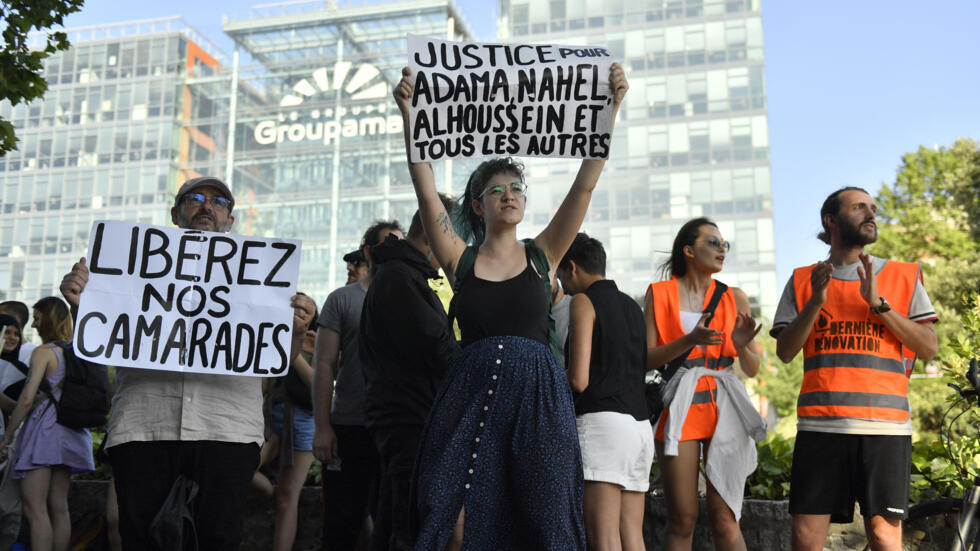 Interdiction de deux manifestations opposées et d’un rassemblement à Paris