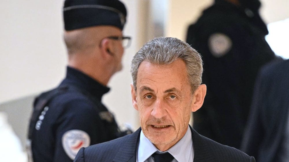 Recours judiciaire contre le maintien des décorations honorifiques de Nicolas Sarkozy