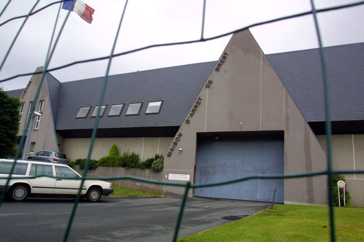 Délinquance à Brest : Un détenu multirécidiviste profite d’une liberté conditionnelle avant de se volatiliser