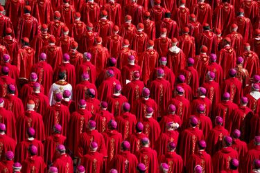 Funérailles du pape François : Une marée humaine rend hommage au défunt souverain pontife