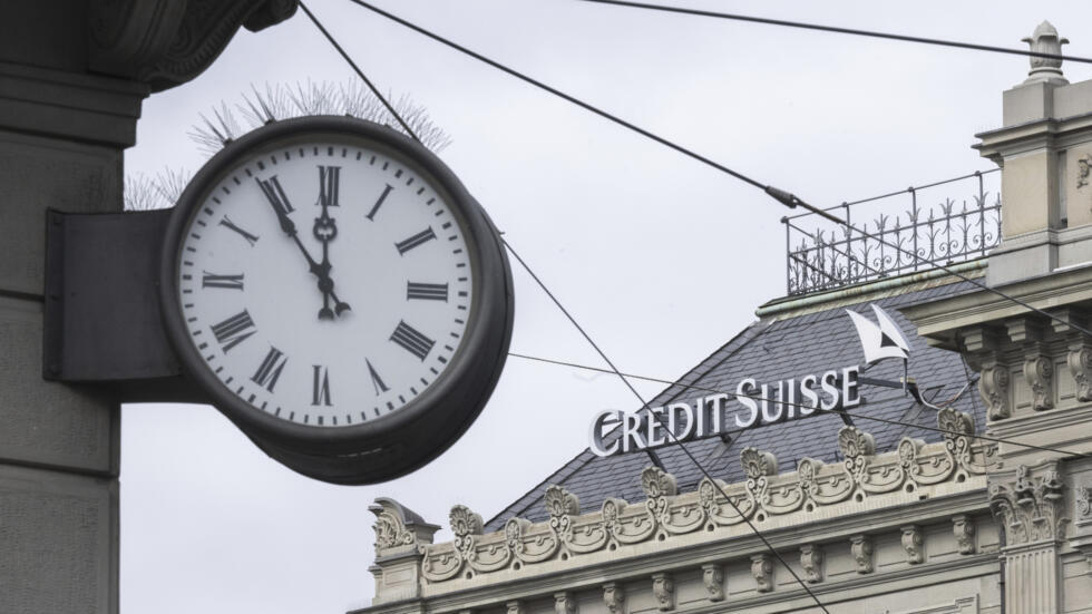UBS Prévoit des Licenciements Massifs après le Rachat du Crédit Suisse
