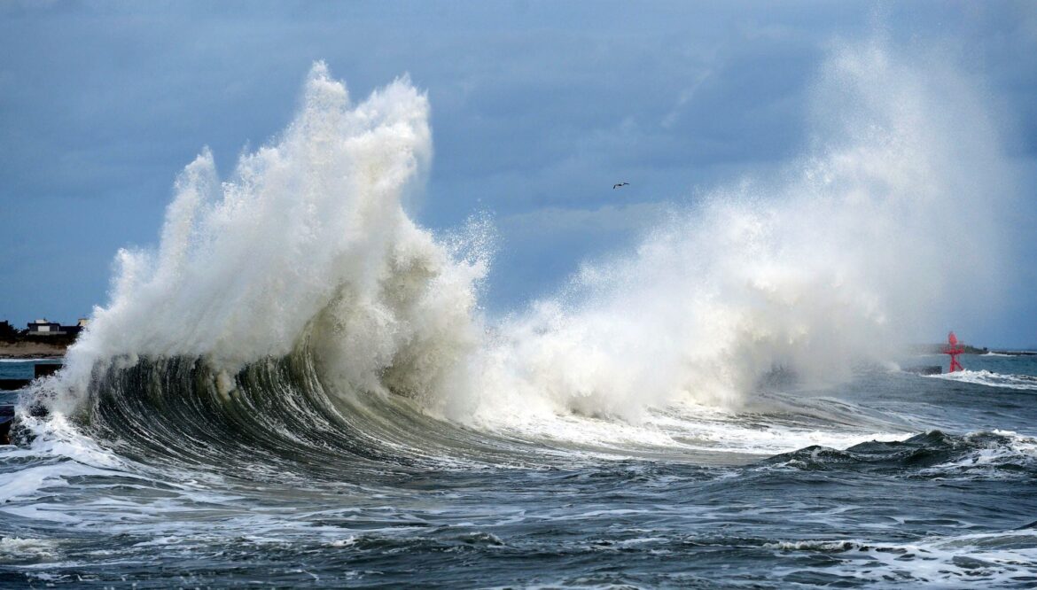 Vigilance Orange Établie pour Vent Forts et Vagues-submersion dans Sept Régions Françaises