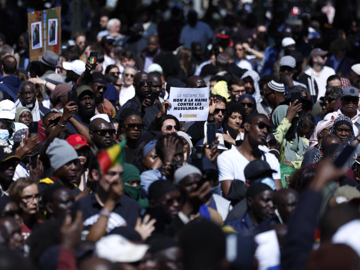 Manifestation parisienne contre l’islamophobie après le meurtre d’Aboubakar Cissé