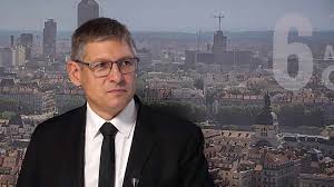 Le professeur Fabrice Balanche sous protection après interruption brutale d’un cours à Lyon II