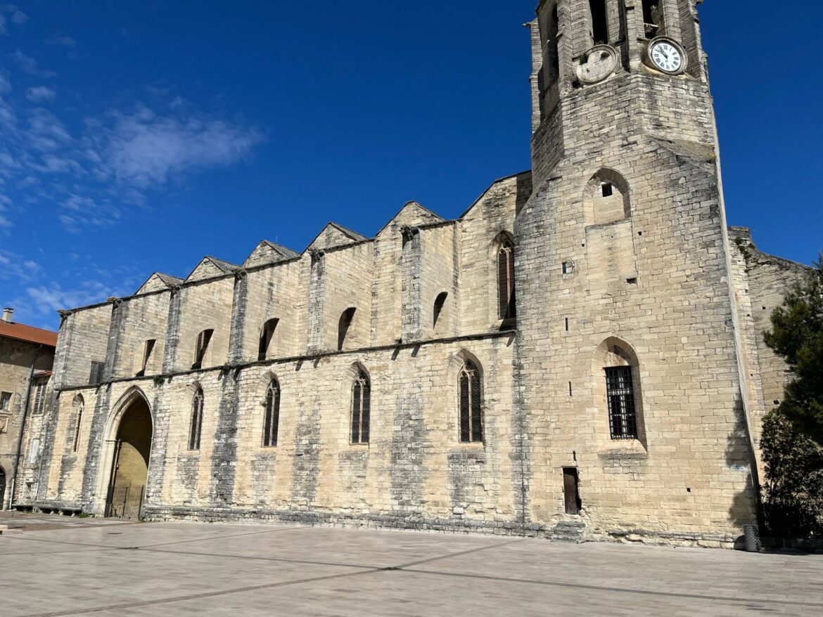 Menaces et Insultes dans une Église d’Avignon