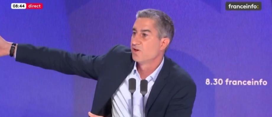 Comparaison du voile pour les fillettes et des baptêmes : François Ruffin s’interroge