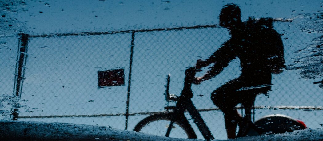 Les livreurs de repas pédalent sous des conditions extrêmes
