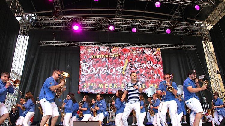 L’Oiseau de Nuit Révèle Ses Secrets Sur le Festival de Bandas de Condom