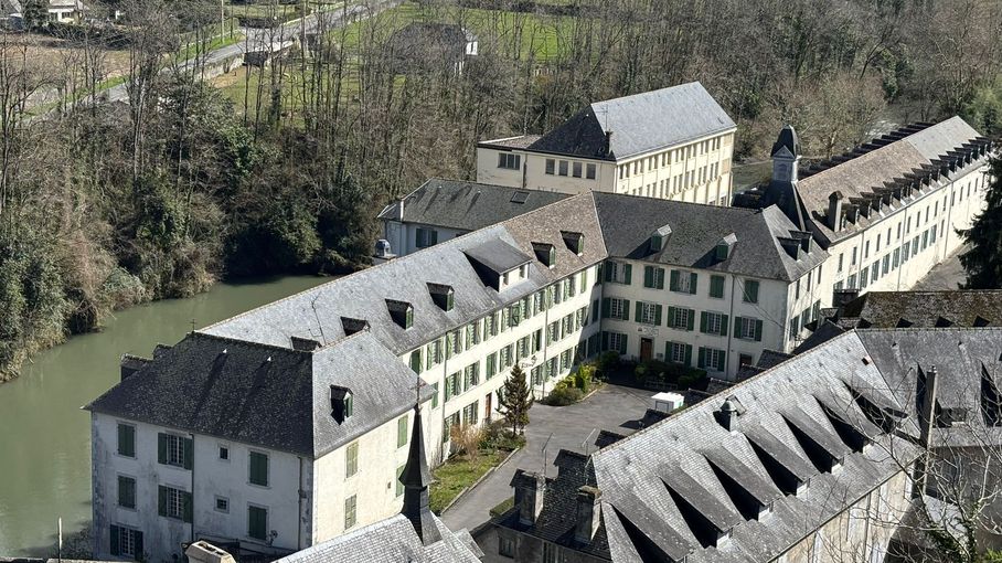 Les syndicats de l’enseignement catholique du département des Pyrénées-Atlantiques s’expriment sur l’affaire Bétharram. Leur communiqué, publié le 26 avril 2025, demande d’éviter toute confusion entre les événements passés et la situation actuelle au sein de l’établissement du Beau Rameau.