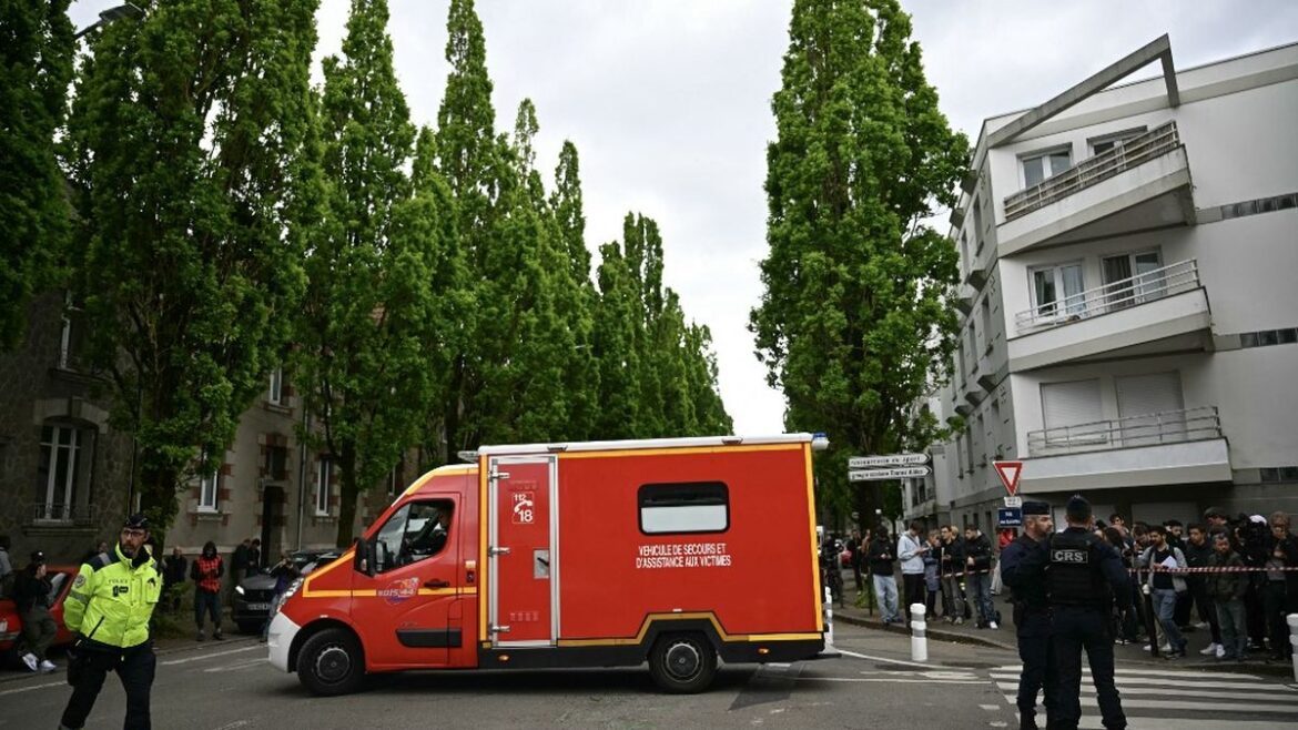 Attaque au couteau dans un lycée nantais : une élève décédée, un autre blessé grièvement
