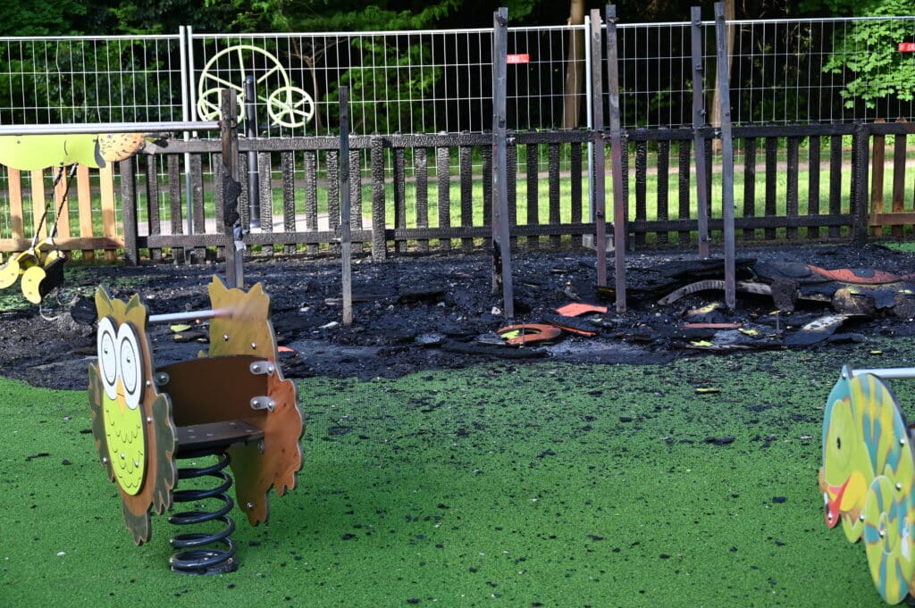 Incendie criminel d’une aire de jeux neuve à Vigneux-sur-Seine
