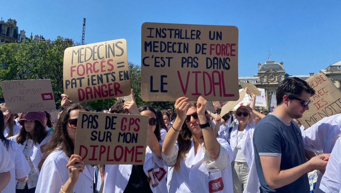 Manifestation massive contre la régulation médicale : « La vocation ne se résume pas à l’obédience »