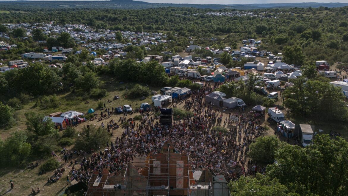 Évacuation massive d’une rave illégale dans le Lot