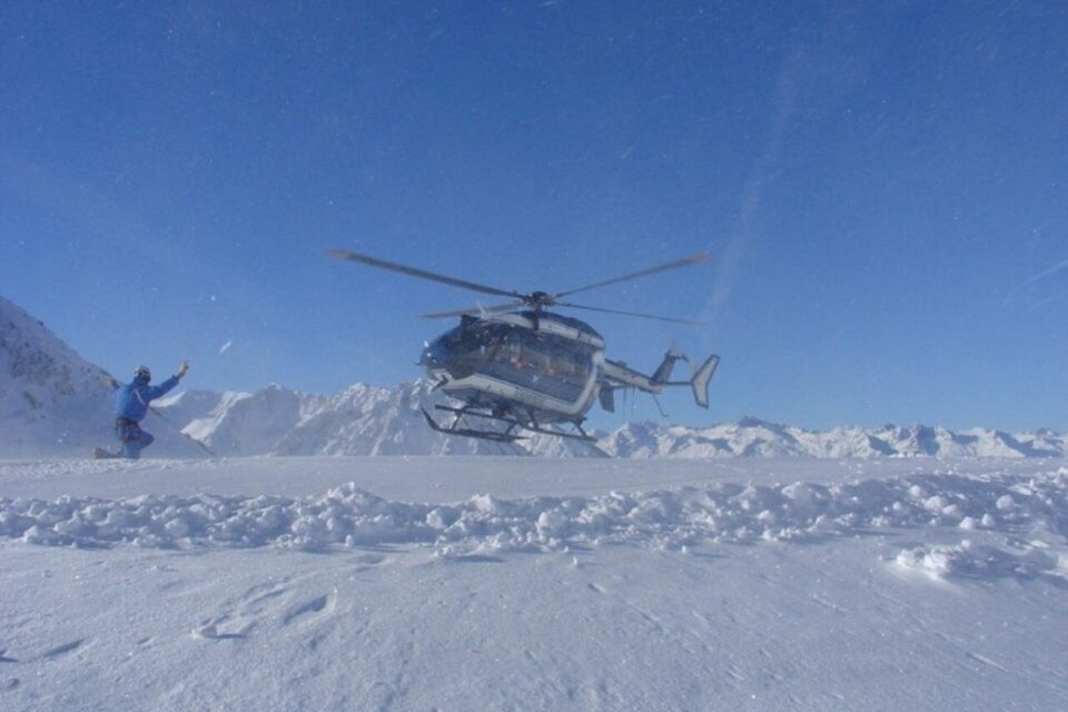 Deux Randonneurs Bordelais Blessés dans une Avalanche en Hautes-Pyrénées