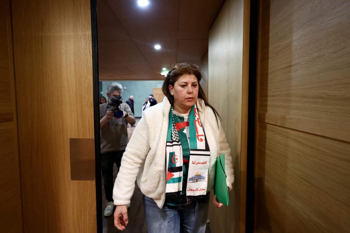 Menaces sur des opposants algériens : la franco-algérienne Sofia Benlemmane devant la justice