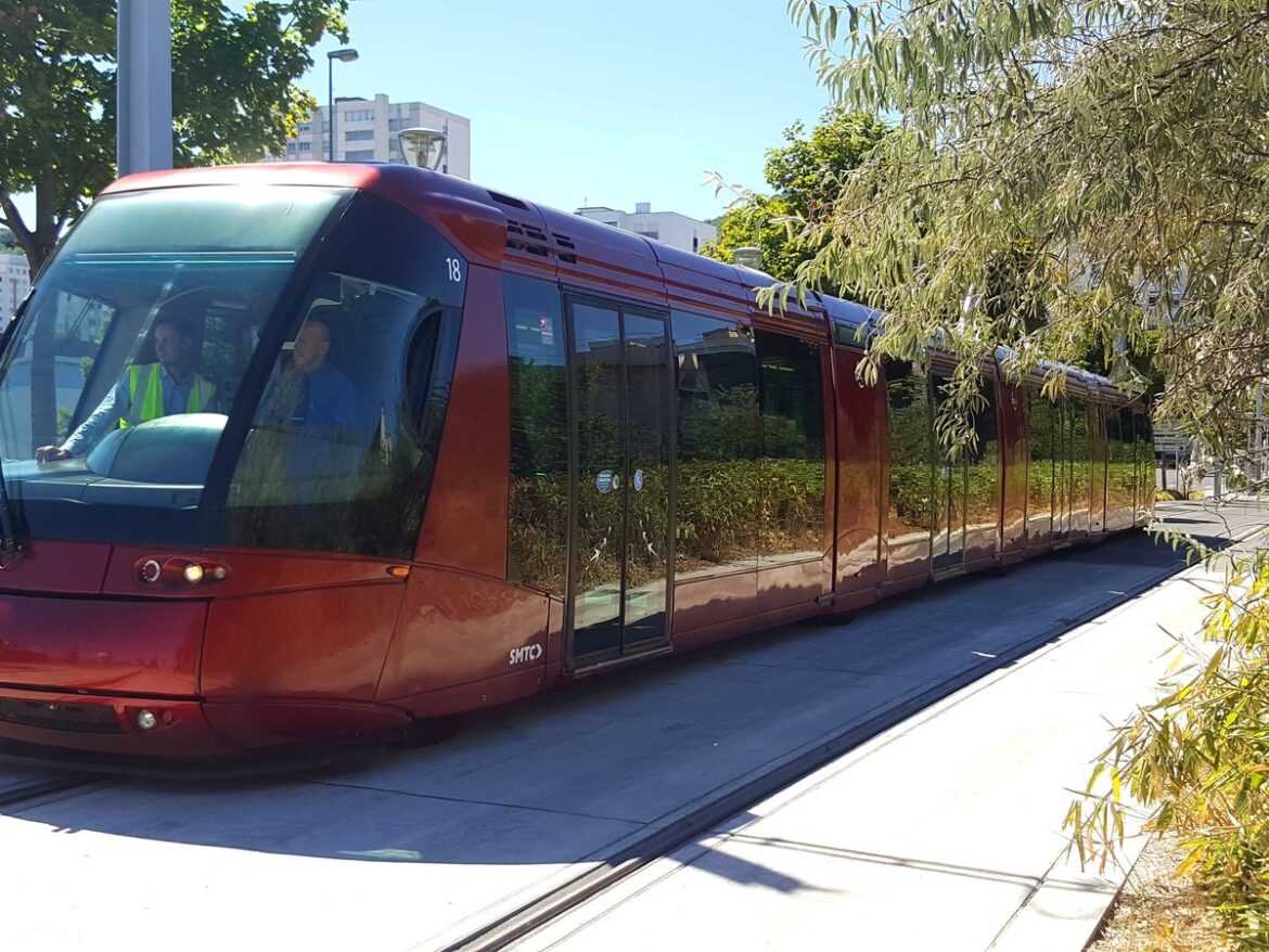 Trois Stations de Tramway Fermeront Tôt à Clermont-Ferrand En Raison des Violences