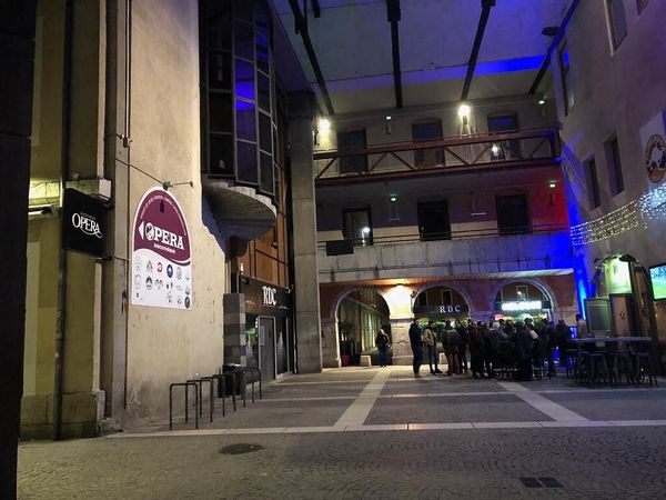 Une Jeune Femme Agressée et Voleuse en Pleine Nuit à Chambéry