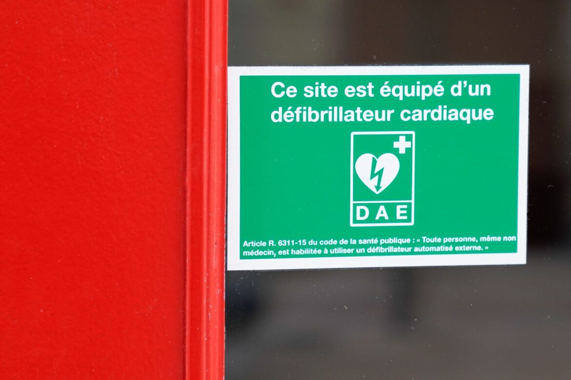 La France en crise : les vols de défibrillateurs mettent en danger des vies