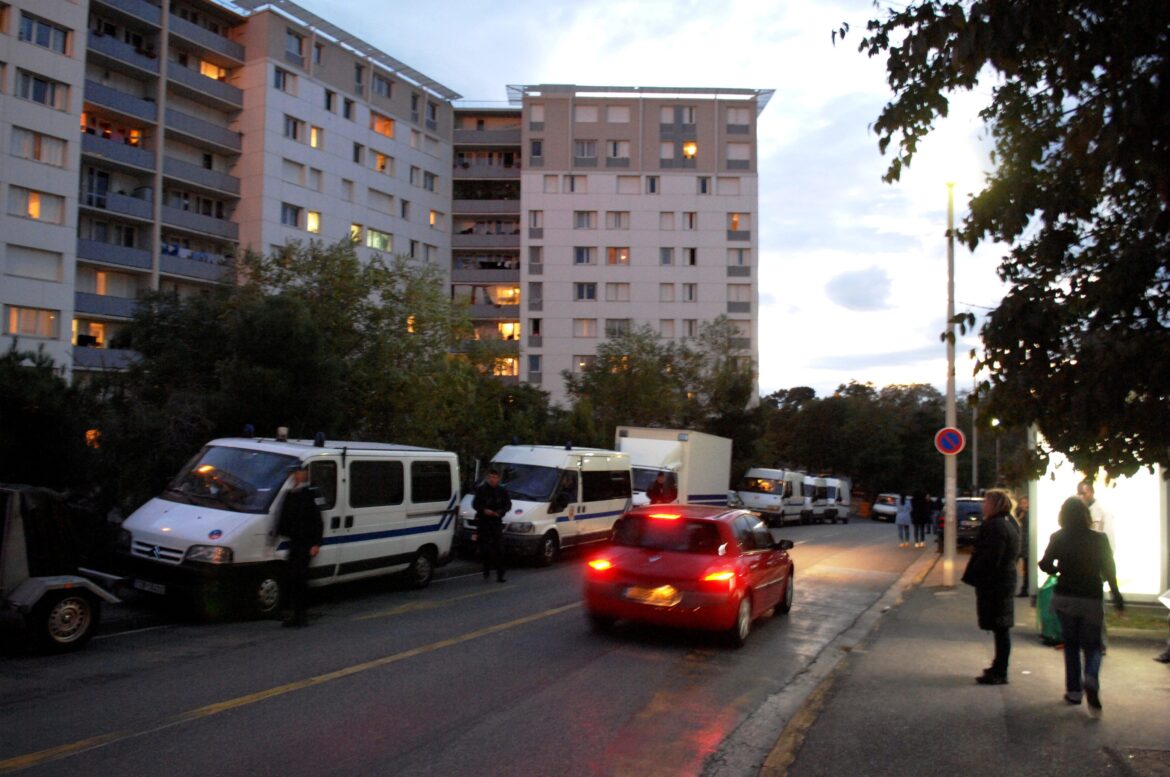 Une tragédie à Marseille : un adolescent tué lors d’une fusillade