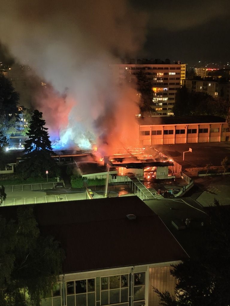 Annecy : Une école primaire ravagée par un incendie pendant la Fête de la musique, colère et désarroi dans le quartier