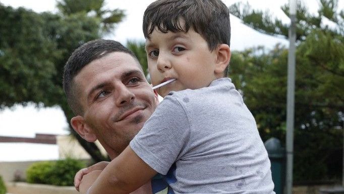 Des joueurs de football agressent un gardien et son fils à Marseille : une violence inacceptable