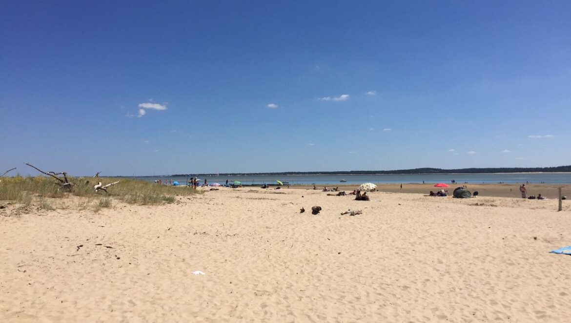 « La Rochelle : Deux adolescents arrêtés après un crime sur la plage »