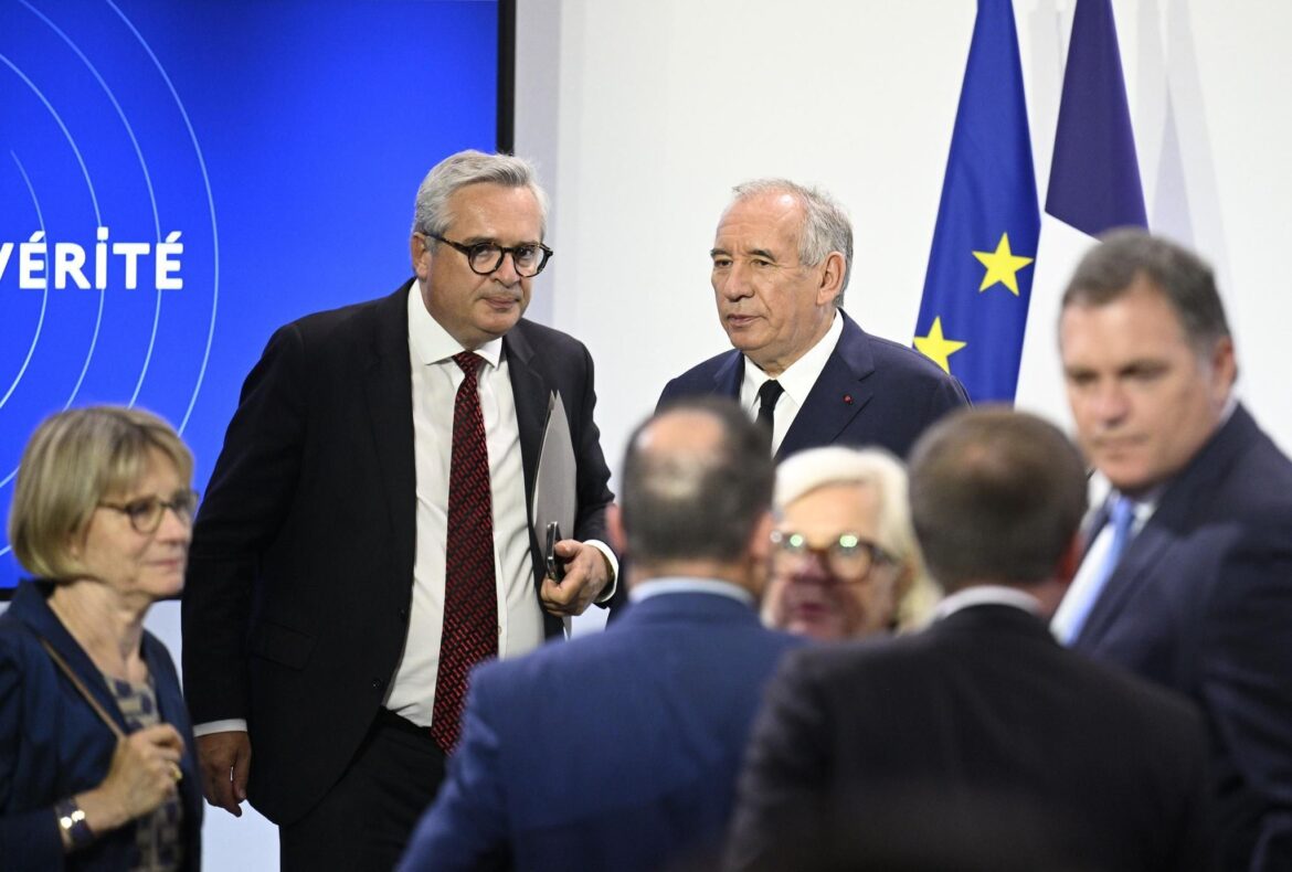 Révolte populaire contre le budget 2026 : la France en proie à une crise économique et sociale profonde
