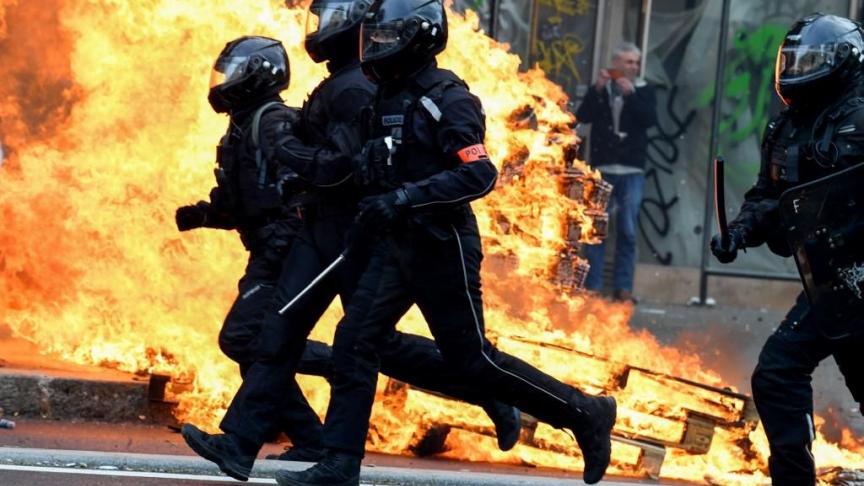 Violente attaque contre la police à Mantes-la-Jolie : une quarantaine de hors-la-loi en face des forces de l’ordre