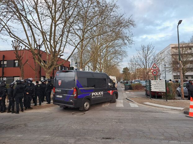 Violence à Évry-Courcouronnes : un adolescent de 17 ans blessé par balle, la communauté sous le choc