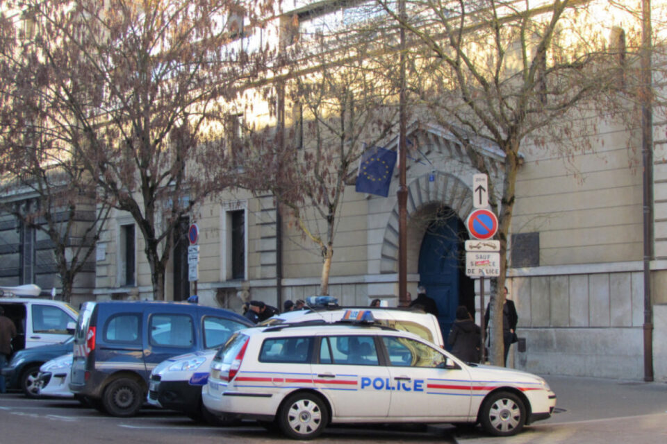 « Un délinquant récidiviste fuit la police pour échapper à l’emprisonnement »