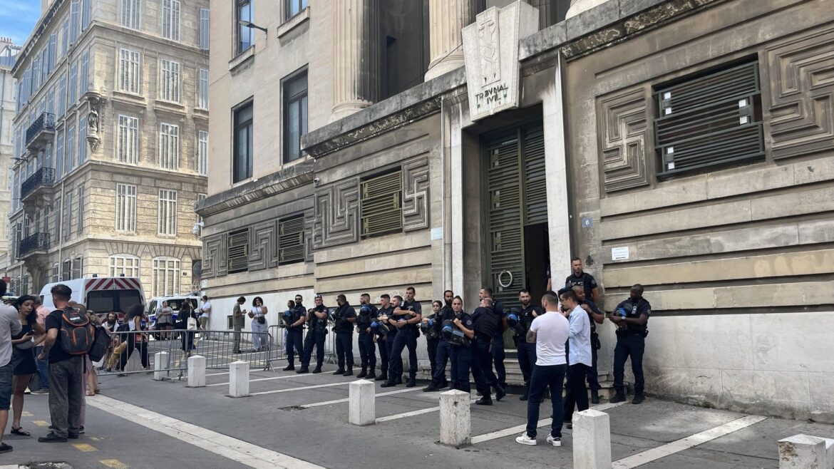 Un voleur présumé condamné à six mois de prison ferme pour avoir agressé une octogénaire à Marseille